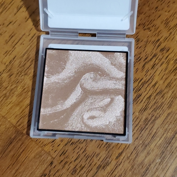 Mary Kay Blush and Bronzer - Picture 3 of 8